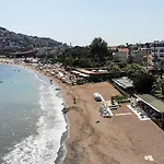 Demanor Adult Only Hotel *