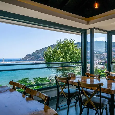 Demanor Adult Only Hotel *