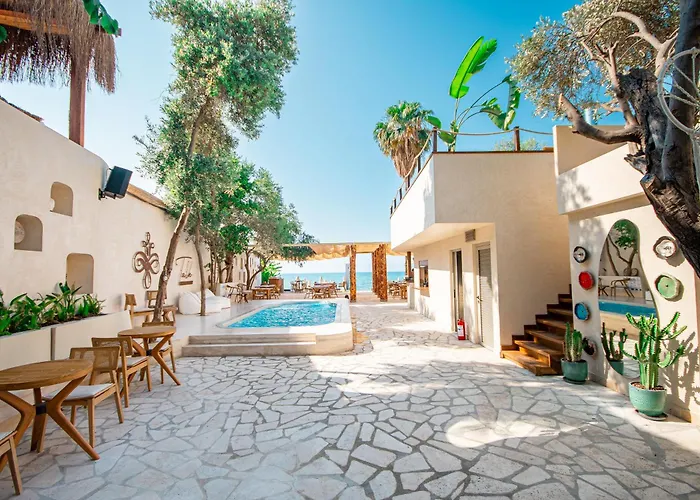 Готель Demanor Adult Only *