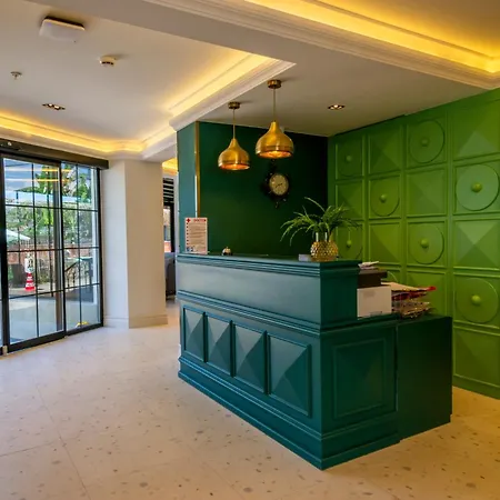 Otel Demanor Adult Only