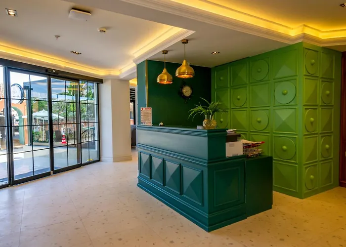 Otel Demanor Adult Only